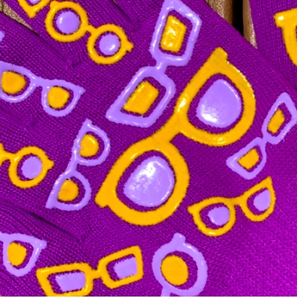 🆕TARA TESHER TEMPTATIONS OVEN GLOVES “CANDY CORN” SIZE SMALL/MED NWTS! - Picture 2 of 3